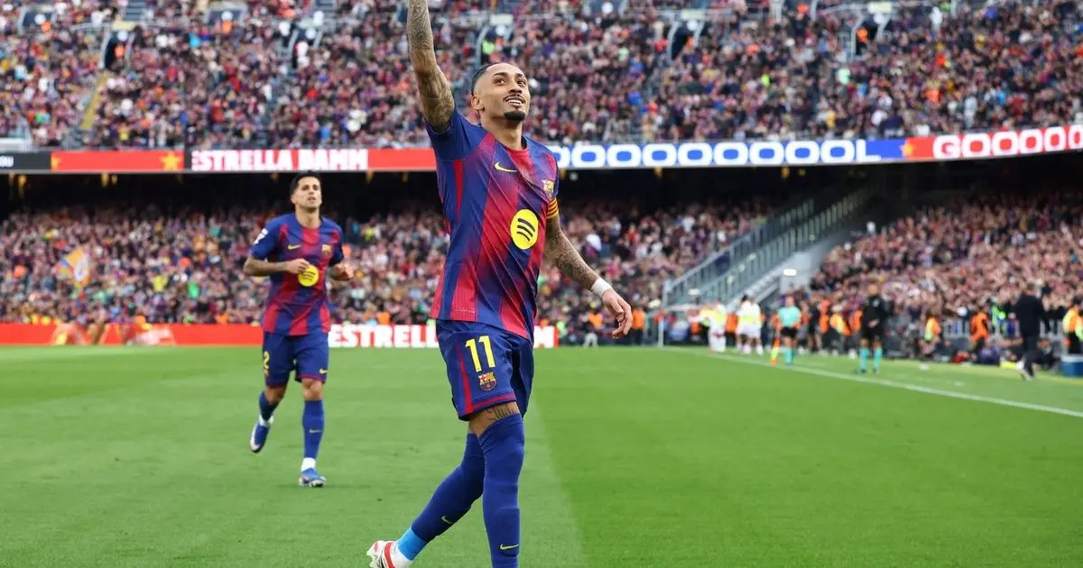 رافينيا قائد برشلونة يتحدث عن ثلاثيته أمام إشبيلية ويمدح غافي