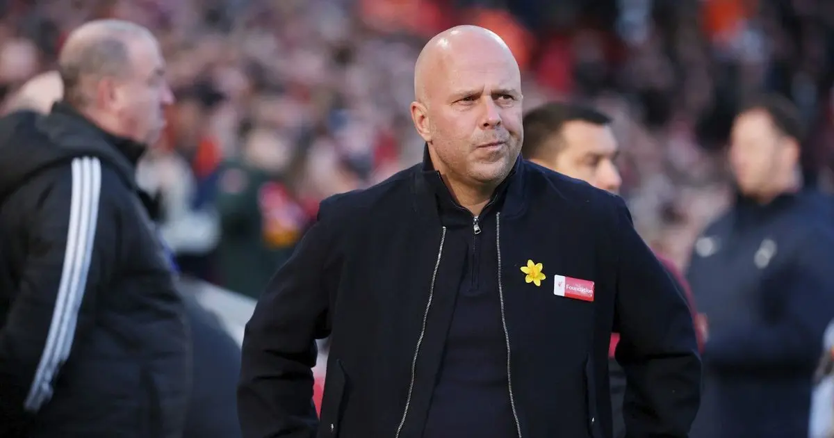 هل يدفع بيب غوارديولا مدرب ليفربول آرني سلوت إلى الرحيل لبايرن ميونيخ؟