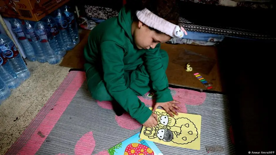 "نحاول" .. أطفال لبنان يتشبثون بالدراسة رغم الحرب والنزوح