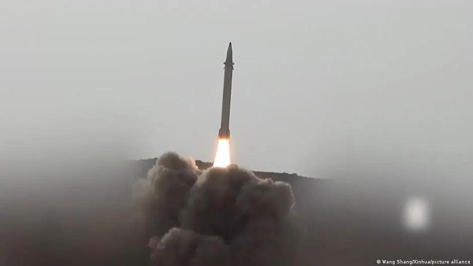 "تصعيد خطير ومقلق".. ماذا يعني دخول الحوثيين في "حرب إيران"؟