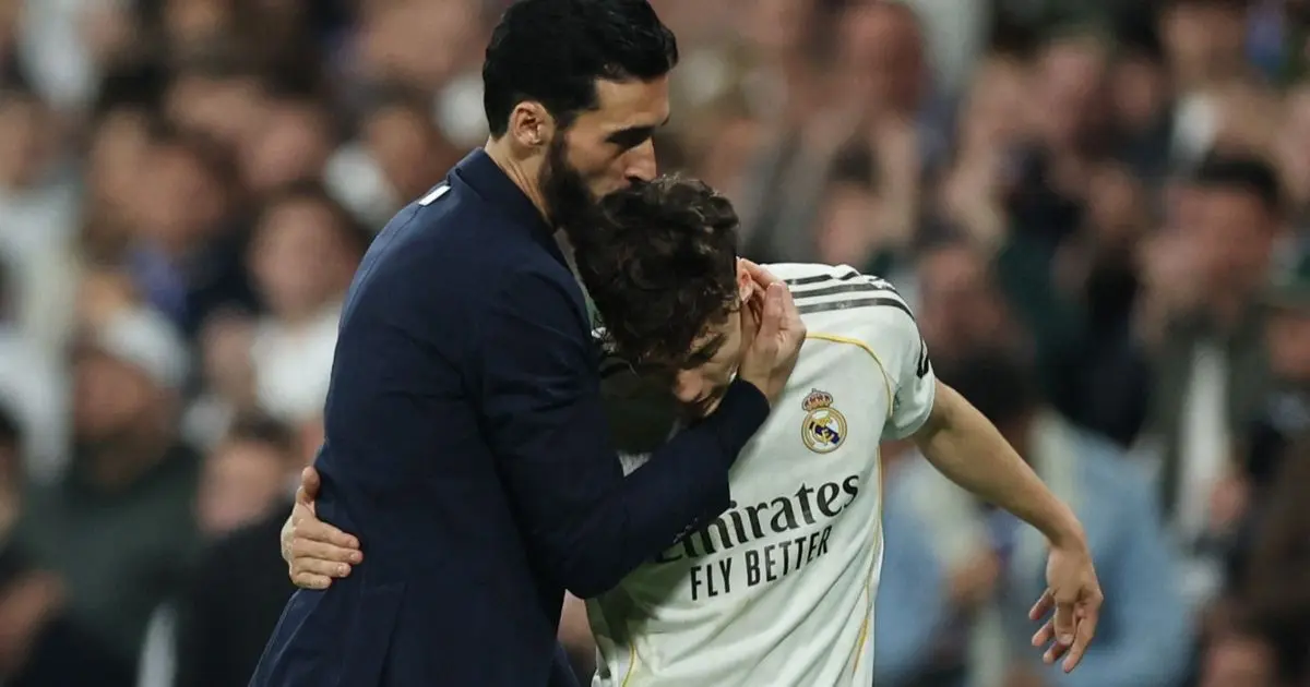 على خطى أنشيلوتي.. أربيلوا يكرر إنجازاً تاريخياً لمدربي ريال مدريد