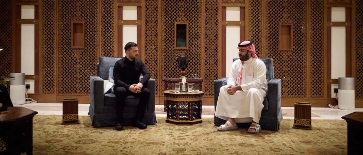 أثناء زيارته للمملكة : زيلينسكي يعلن توقيع اتفاقية تعاون دفاعي مع السعودية