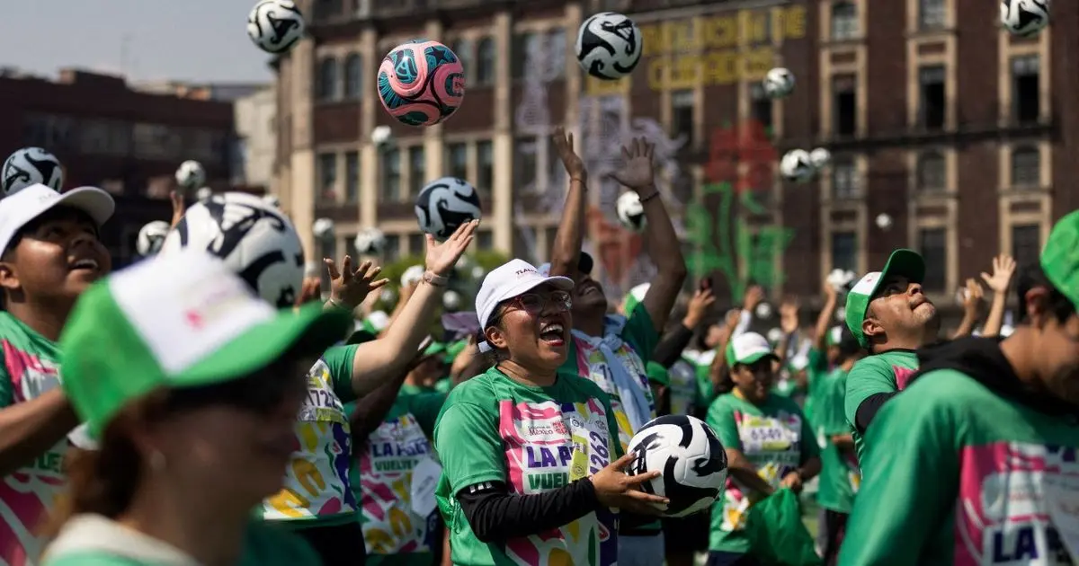 المكسيك تحطم الرقم القياسي العالمي لأكبر حصة تدريب كرة قدم