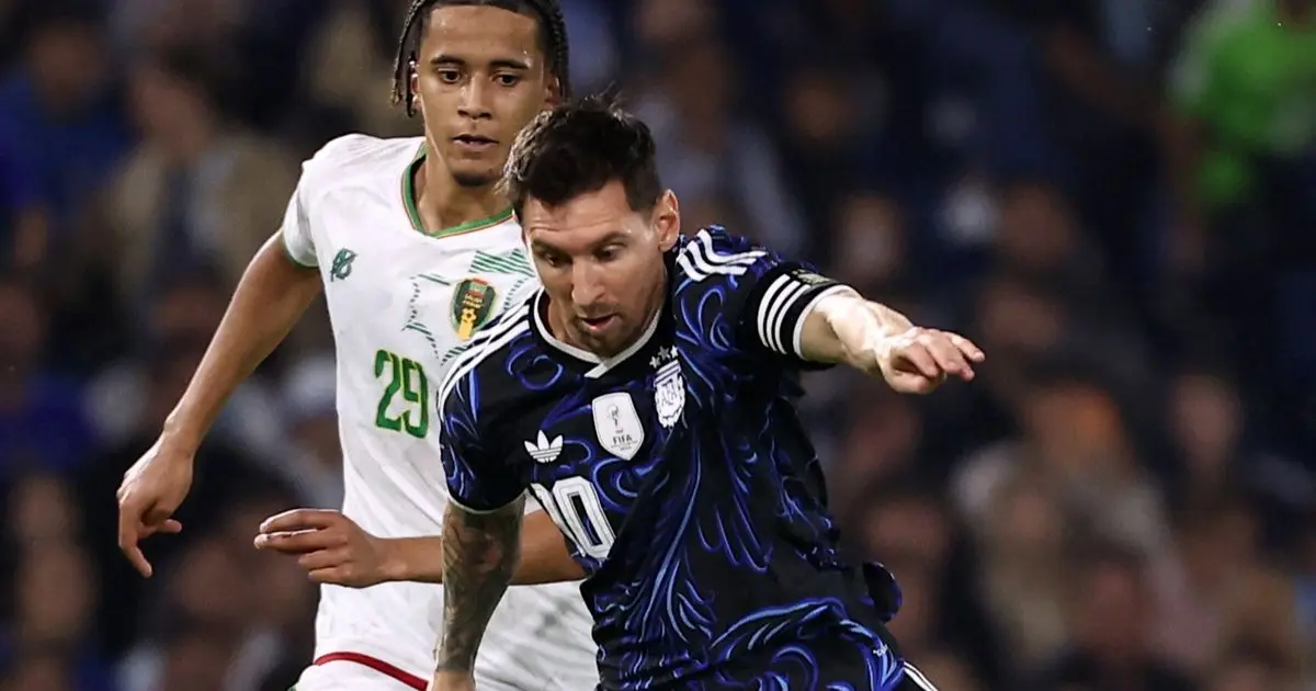 موريتانيا تحرج أبطال العالم.. وحارس الأرجنتين يدق ناقوس الخطر