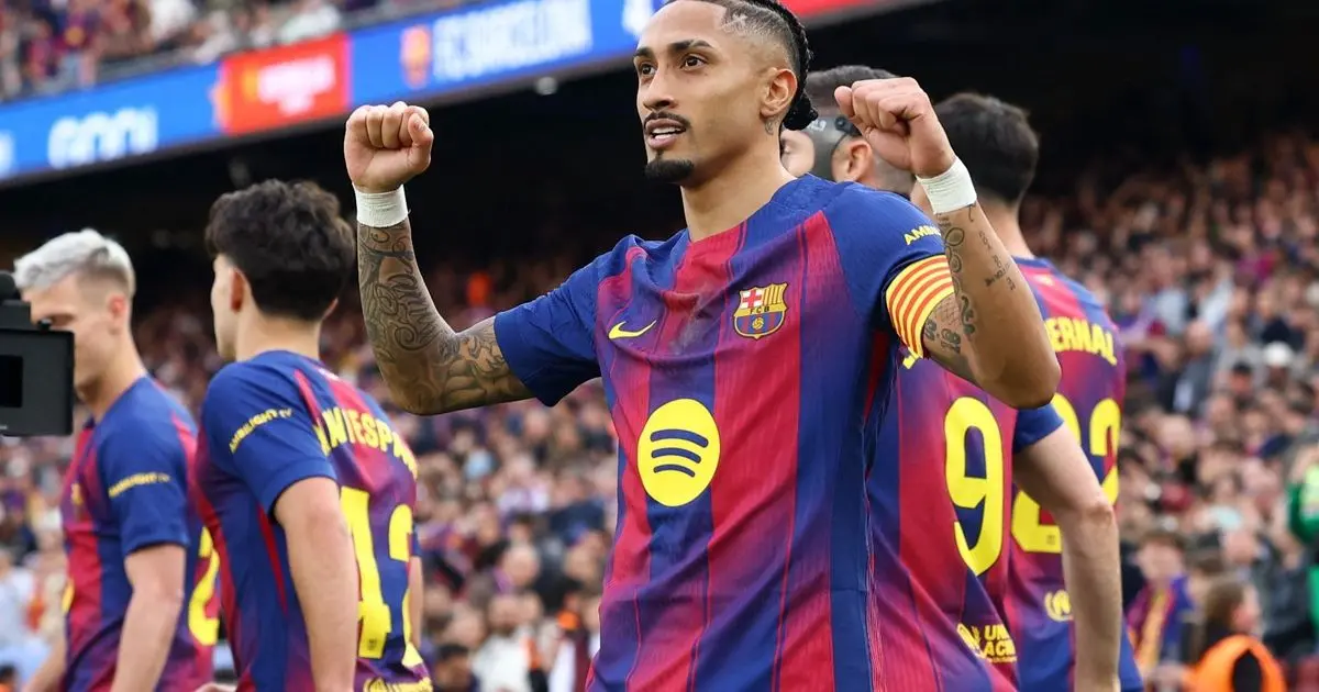 ثلاثية رافينيا تقود برشلونة لسحق إشبيلية وكانسيلو يهز الشباك