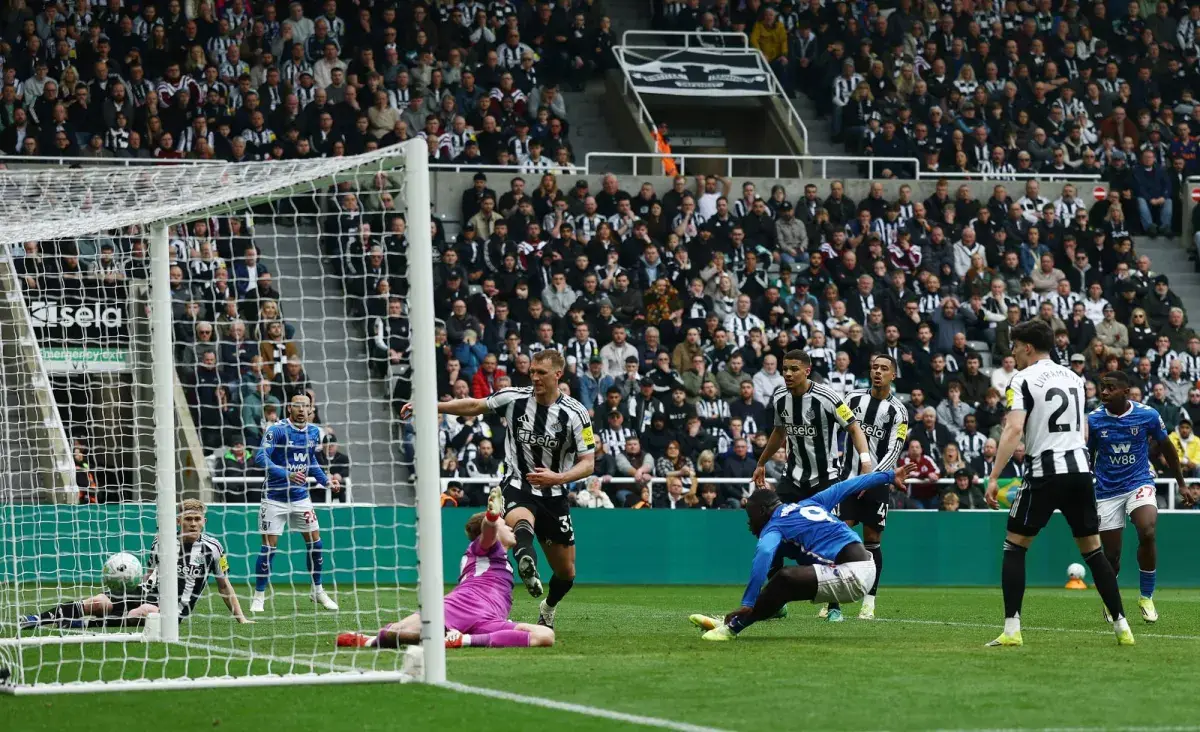 إيدي هاو يواجه أزمة كبيرة في نيوكاسل... ومستقبله على المحك