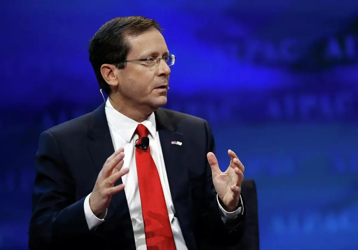 هرتسوغ يبدي أسفه لقرار منع بطريرك القدس اللاتيني من دخول كنيسة القيامة ويبرره بـ"الخطر الإيراني"