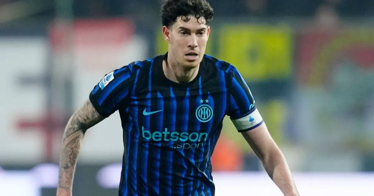 برشلونة يرغب في ضم المدافع باستوني من إنتر ميلان