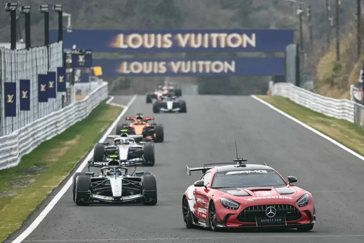 «جائزة اليابان الكبرى»: الحادثة الأولى في الموسم تثير جدلاً