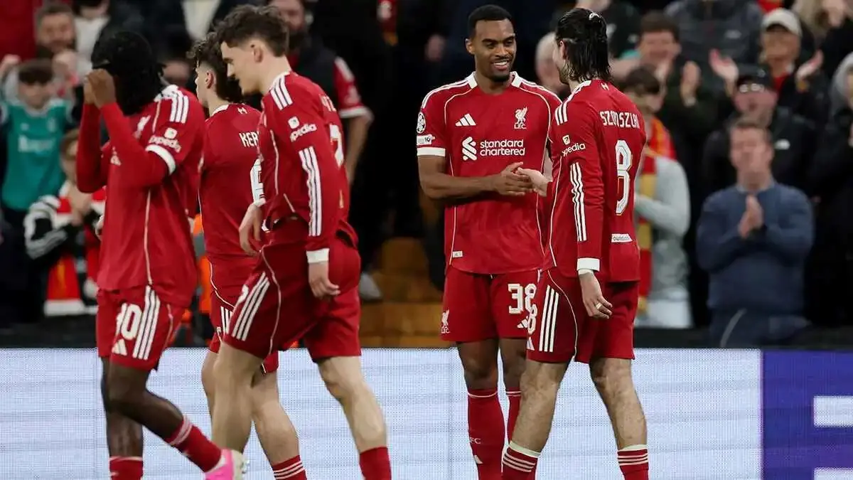 بعد محمد صلاح.. مفاجآت مدوية في قائمة الراحلين عن ليفربول