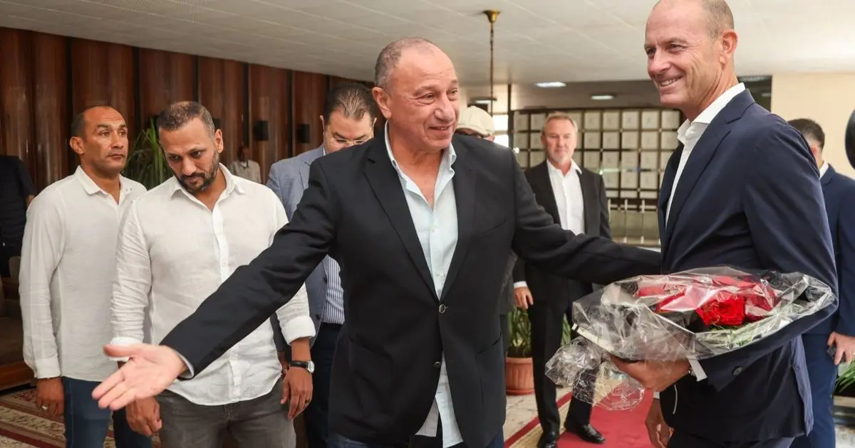 بسبب عقد كارثي.. الأهلي "مكبّل اليدين" لا يستطيع إقالة توروب