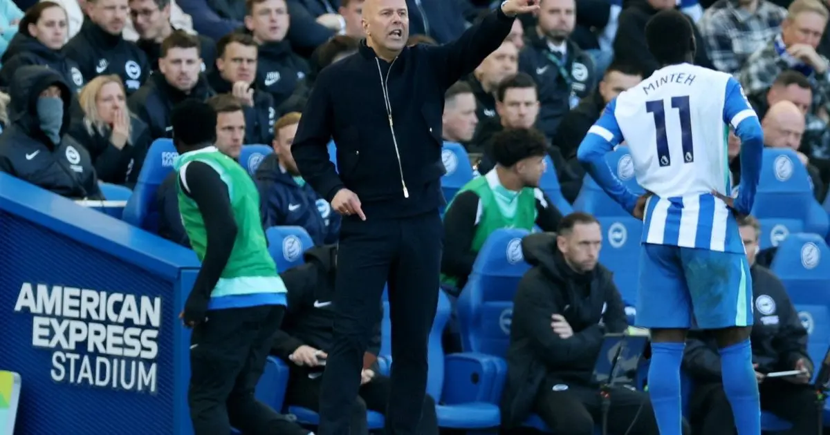 سلوت مهدد بالإقالة من ليفربول بسبب 100 مليون جنيه إسترليني