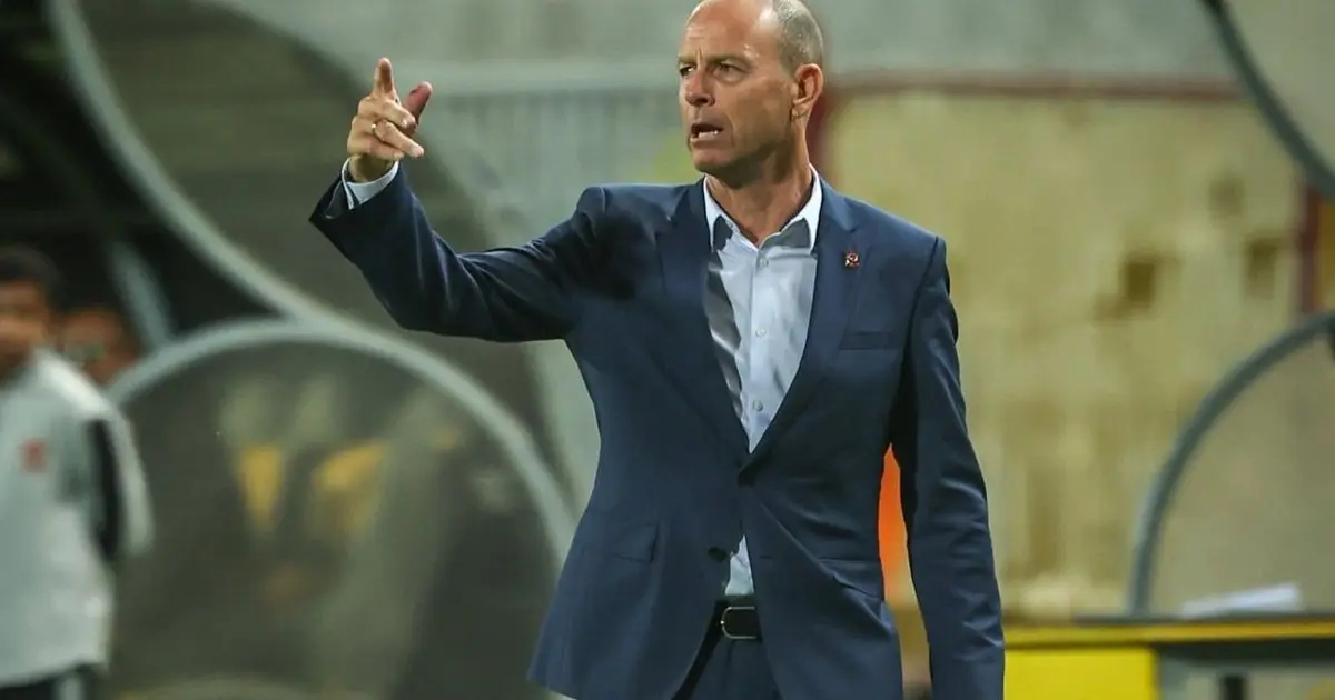 "بند كارثي" يحرم الأهلي من إقالة توروب ليقترب من "موسم صفري"