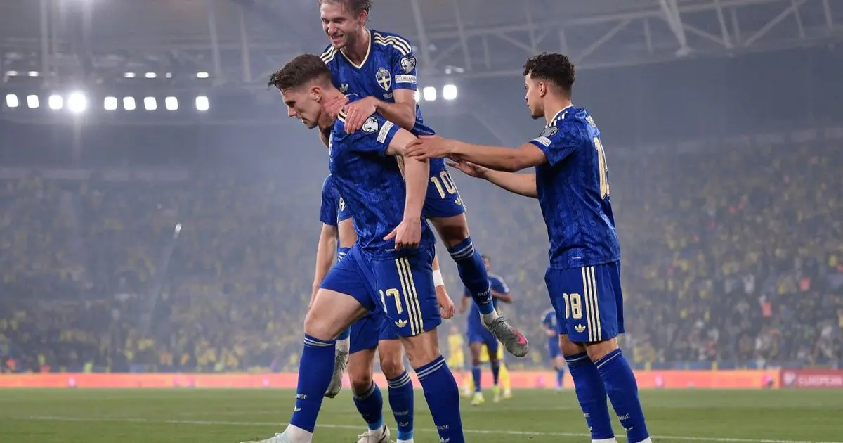 ثلاثية غيوكيريس تقود السويد لنهائي الملحق وكوسوفو تصعق سلوفاكيا