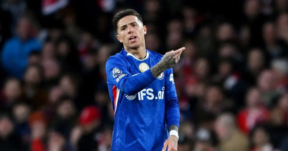 شاهد.. مشادة بين إنزو وفيتينيا عقب خسارة تشيلسي أمام سان جيرمان