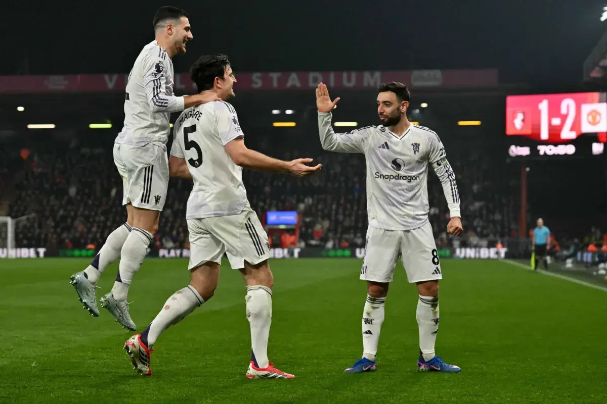 هل يجب على مانشستر يونايتد حسم مصير كاريك قبل نهاية الموسم؟