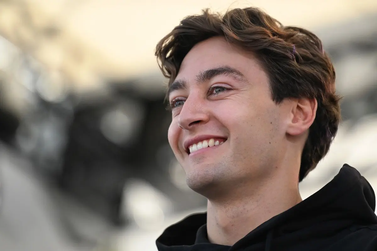 George Russell echoes Carlos Sainz gesture with heartwarming fan tribute at Japanese GP