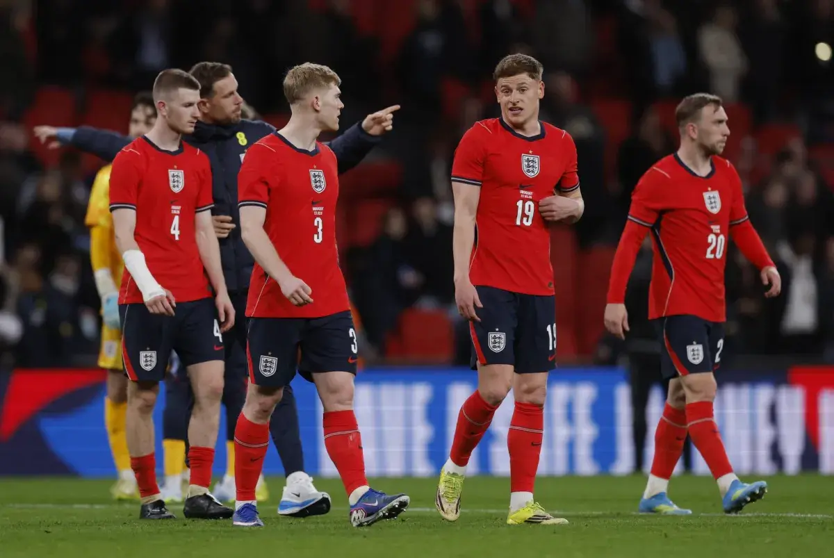 8 لاعبين يغادرون معسكر إنجلترا من بينهم ساكا ورايس