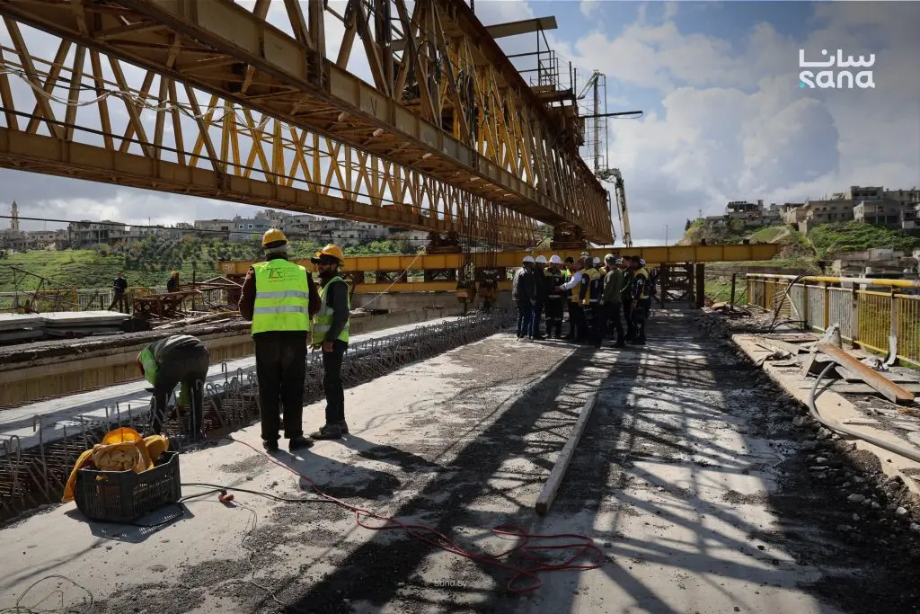 إعادة تأهيل جسر الرستن في مراحله النهائية