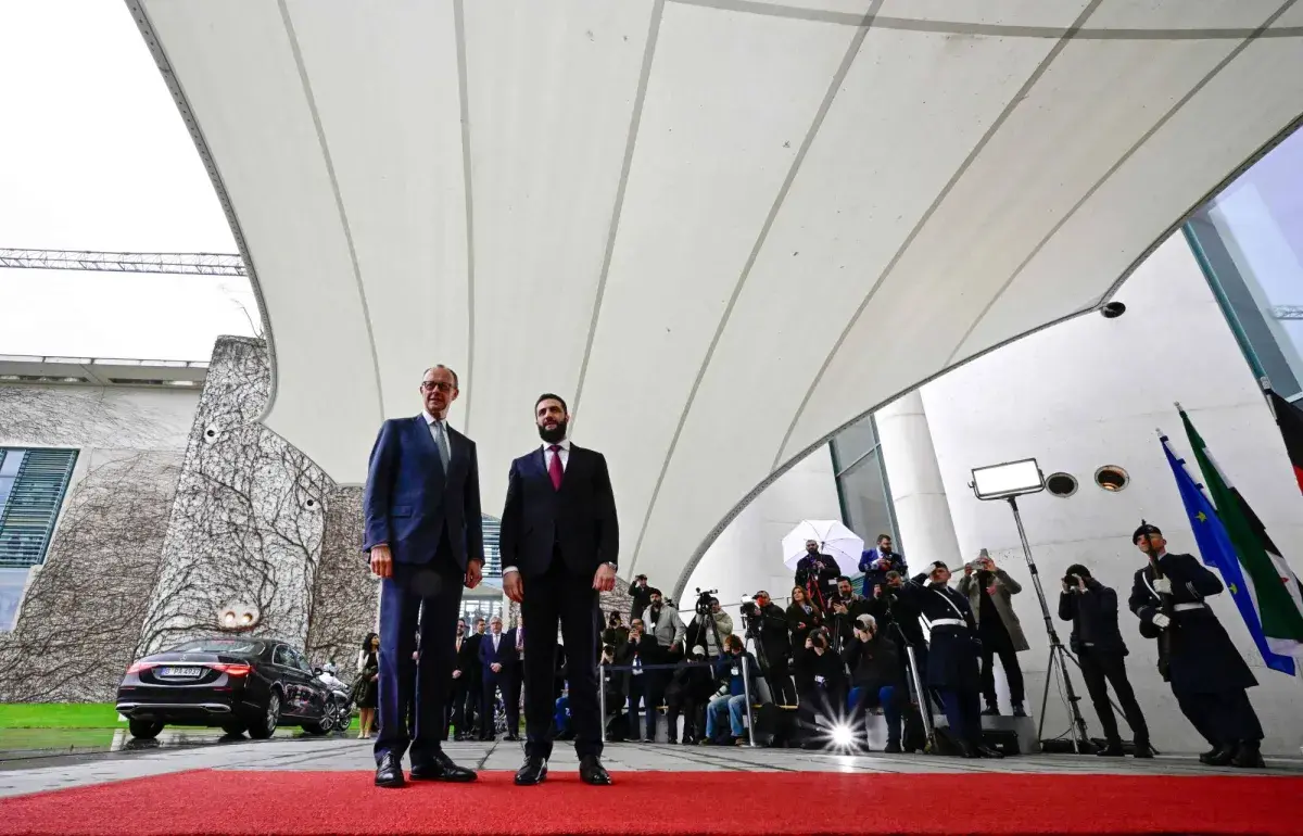 ميرتس يعلن في مؤتمر صحافي مع الشرع سعيه لإعادة 80% من اللاجئين السوريين