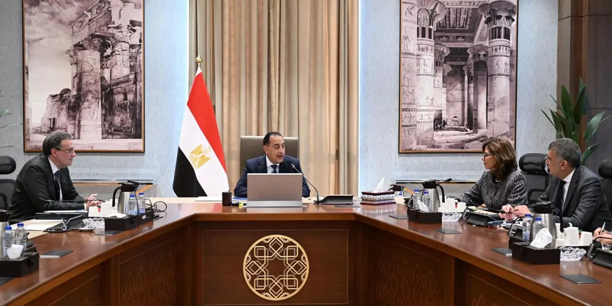 رئيس الوزراء يوجه بعرض المنظومة المقترحة لتطوير وتأهيل كوادر الجهاز الإداري على الحكومة