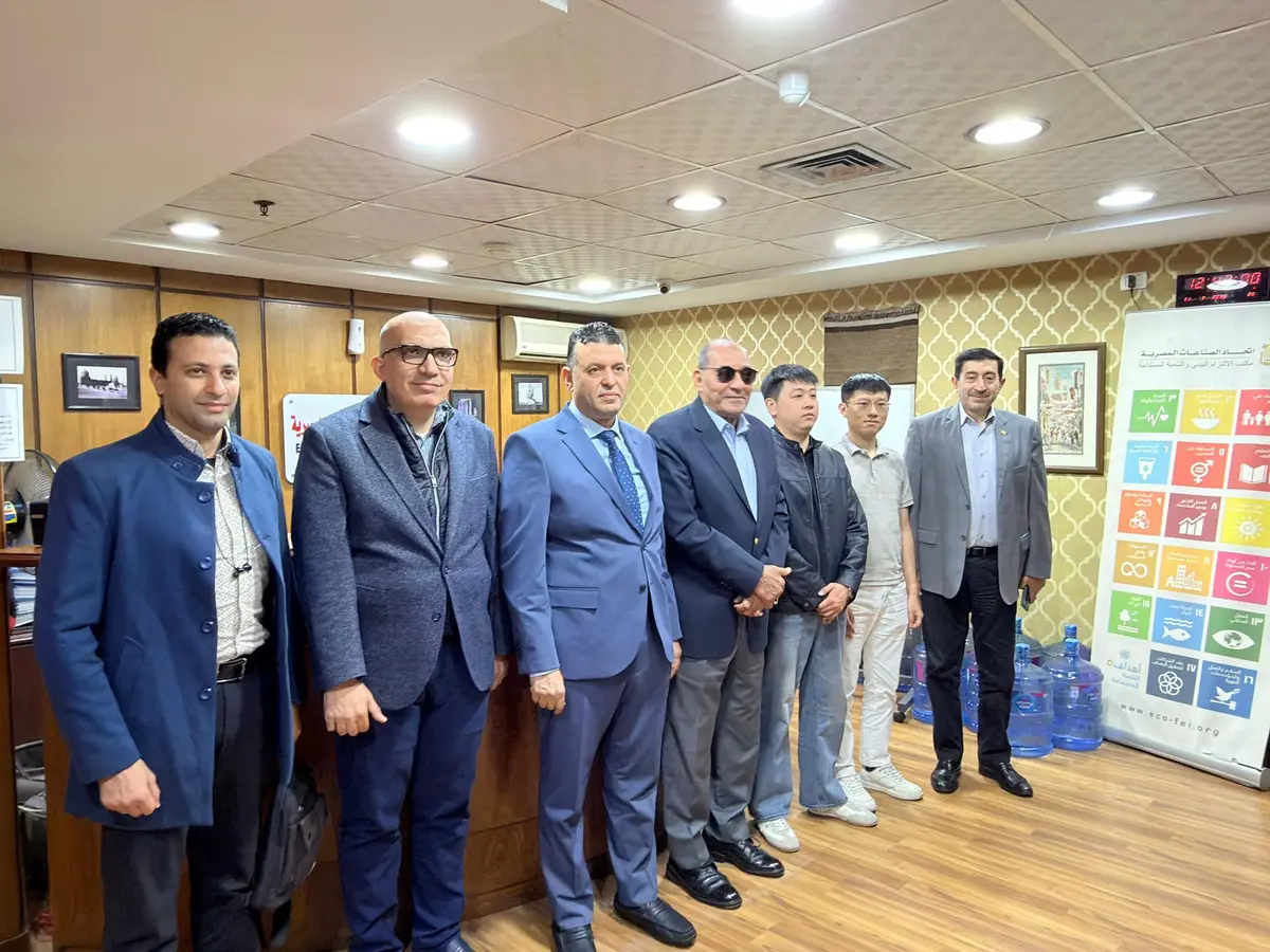 «الصناعات النسيجية» تروّج لفرص الاستثمار وتعميق الصناعة أمام شركات صينية