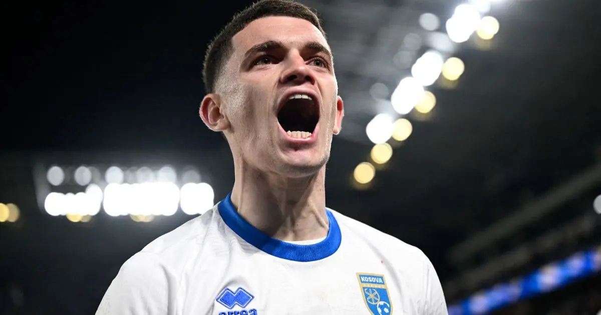 ما القيمة التي يجب أن يدفعها برشلونة لضم "البطل القومي لكوسوفو"؟