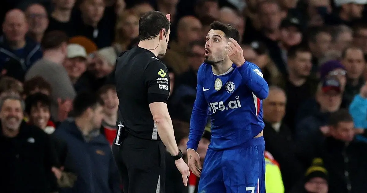 بانتظار عقوبة يويفا.. الاتحاد الإنجليزي يوقف لاعب تشيلسي بيدرو نيتو