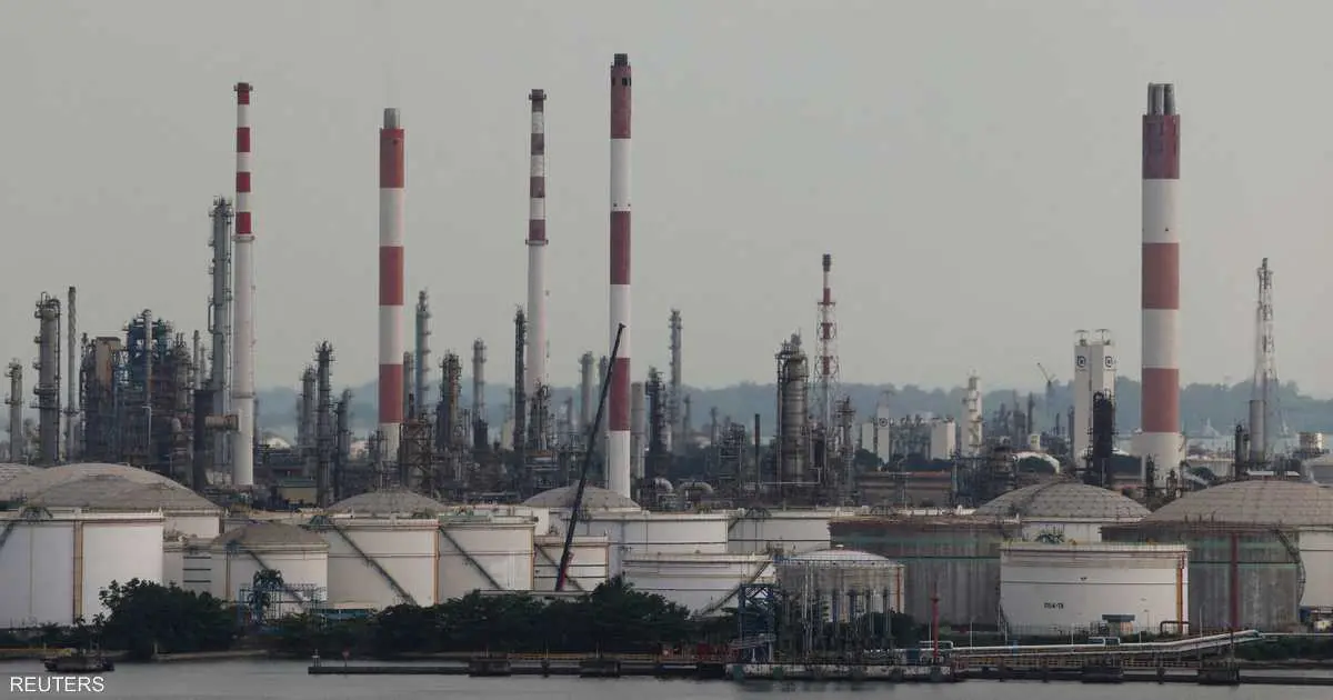 النفط يواصل الارتفاع مع اتساع رقعة حرب إيران