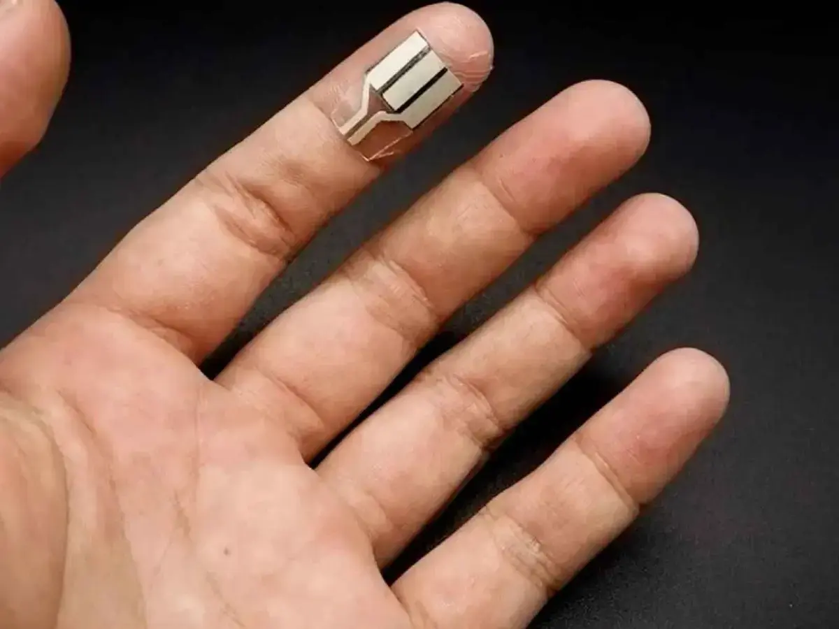 ابتكار ياباني لمستشعرات تولد الكهرباء من العرق دون بطاريات