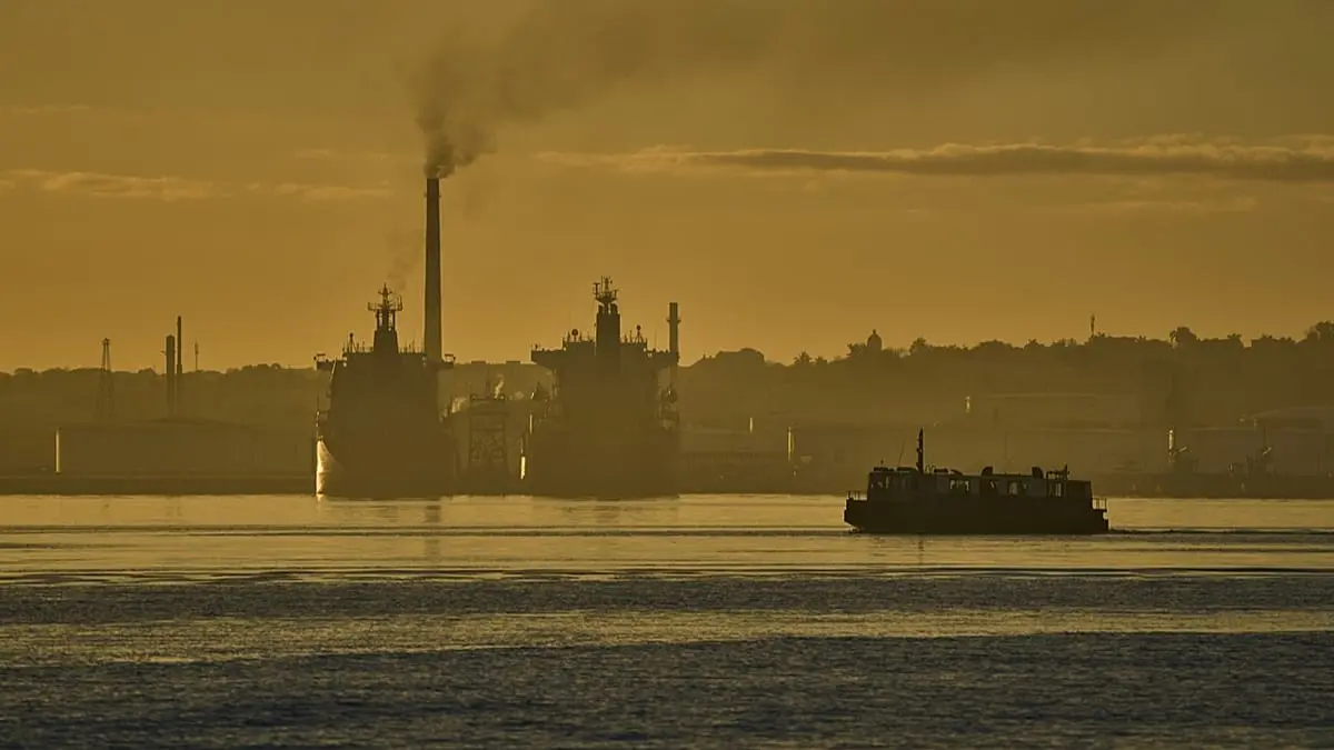 بـ"ضوء أخضر" من ترامب.. ناقلة نفط روسية تقترب من كوبا