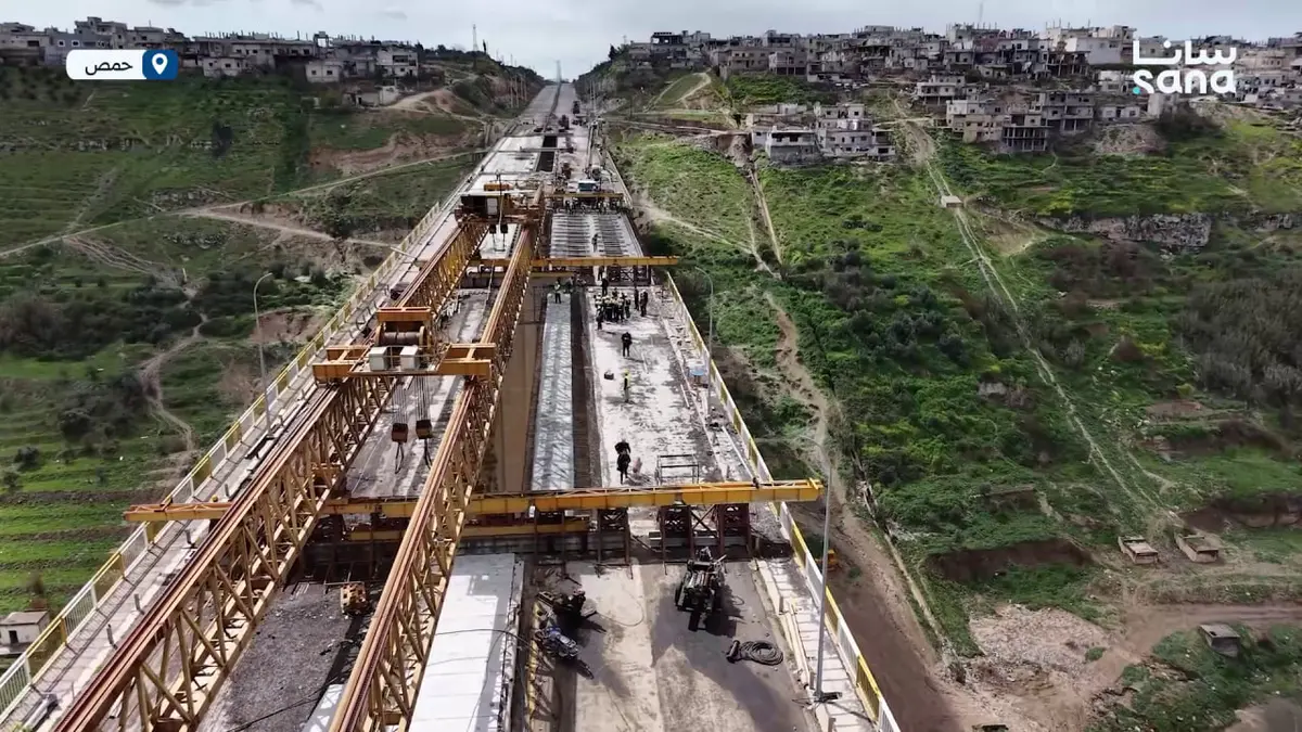 أعمال تأهيل جسر الرستن تجري بوتيرة عالية متجاوزةً التحديات الإنشائية