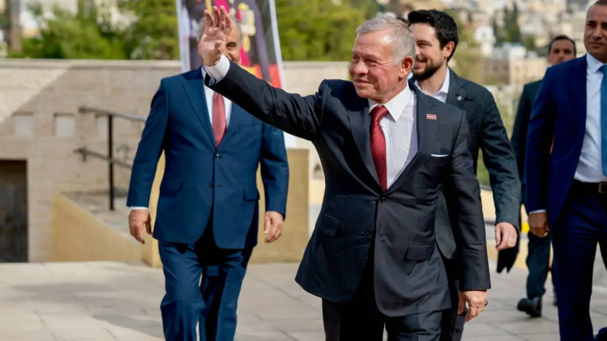 الملك يعود إلى أرض الوطن بعد زيارة إلى السعودية