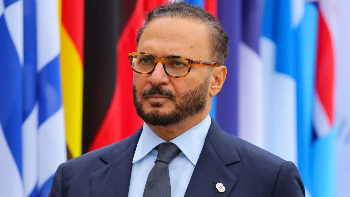 أنور قرقاش ينتقد الإعلام الإيراني: خطاب تعبوي ساذج منفصل عن الواقع