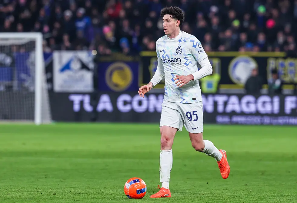 أول رد من باستوني على أنباء انتقاله إلى برشلونة