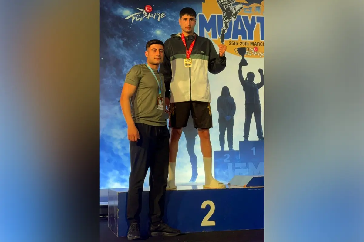 لاعب منتخب سوريا للمواي تاي سميان علي يتألق ببطولة أنطاليا الدولية ويحرز الميدالية الفضية