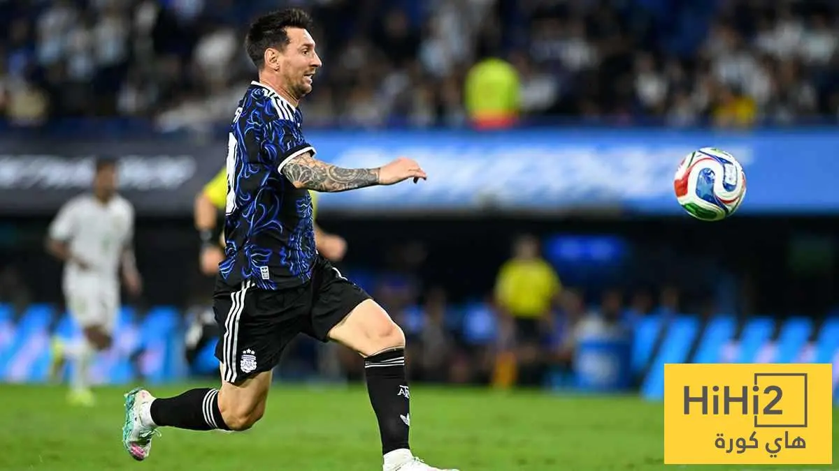 صور – لاعبو موريتانيا يتصارعون على قميص ميسي