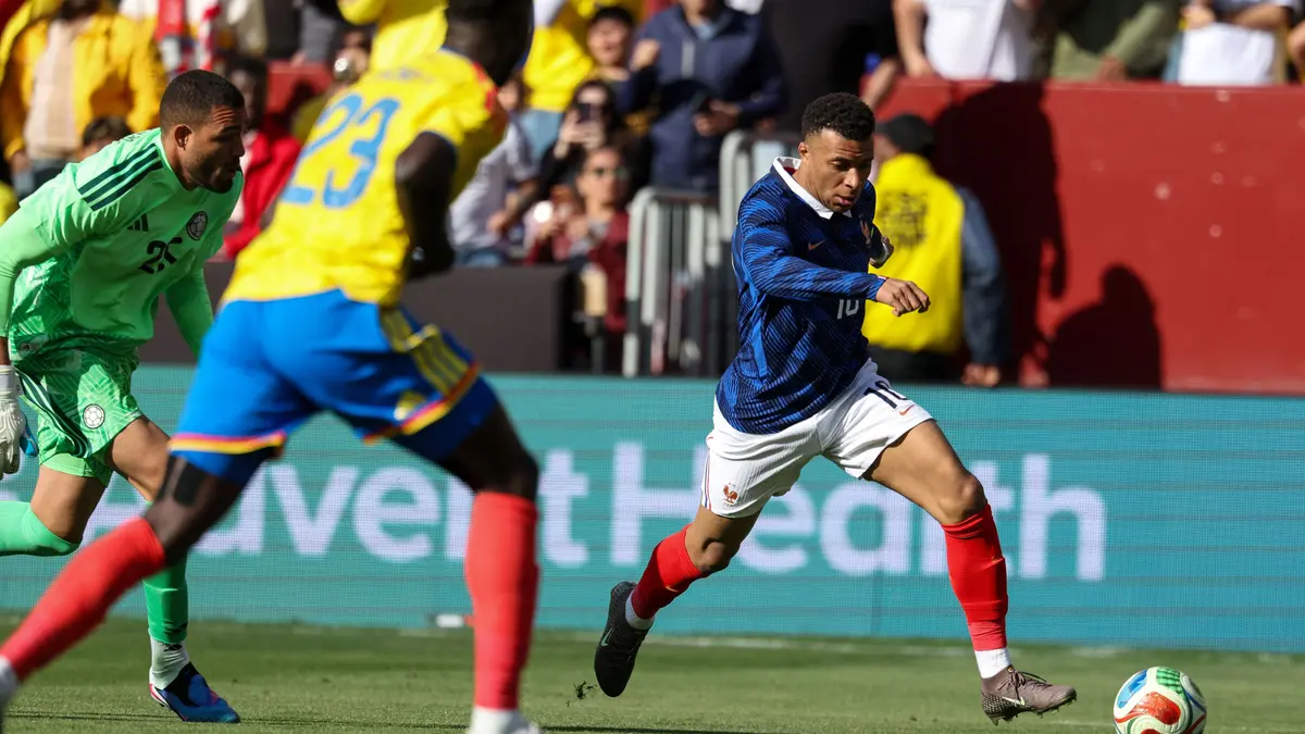 فيديو: مبابي يخطف الأضواء بموقف إنساني في لقاء كولومبيا