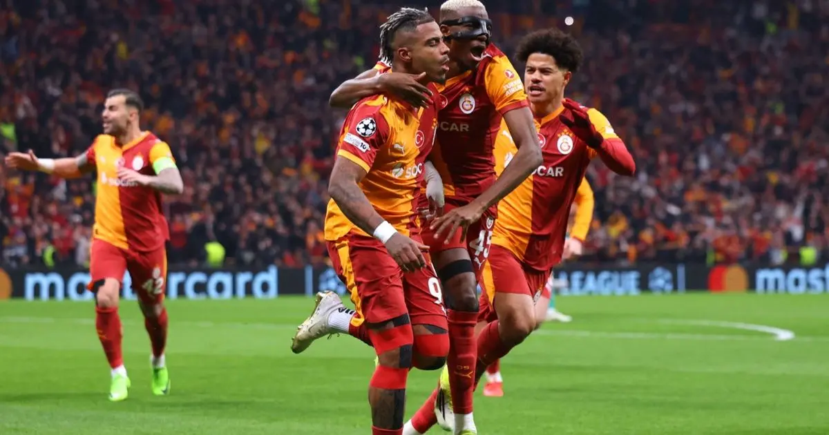 هدف لامينا المبكر يقود غلطة سراي لصعق ليفربول وإفساد احتفال صلاح