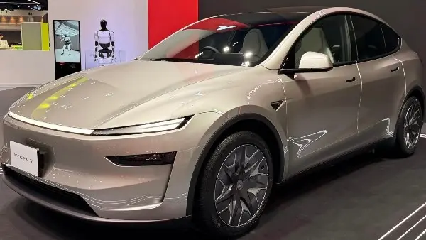 رسميًا.. انطلاق تسلا Model Y L الكهربائية الجديدة