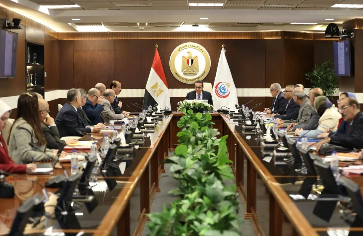 وزير الصحة يترأس اجتماع هيئة التأمين الصحي لبحث الاستدامة المالية وتطوير الخدمات الطبية - سوق الدواء