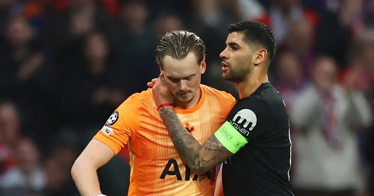 حارس توتنهام يُستبدل بعد 17 دقيقة إثر خطأين كارثيين أمام أتلتيكو مدريد