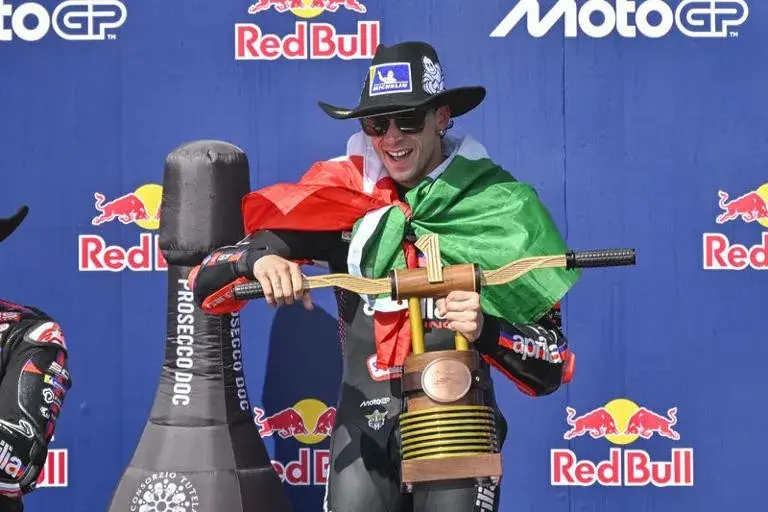 بيتسيكي يفوز بسباق أميركا للدراجات النارية ليواصل انطلاقته المثالية هذا الموسم