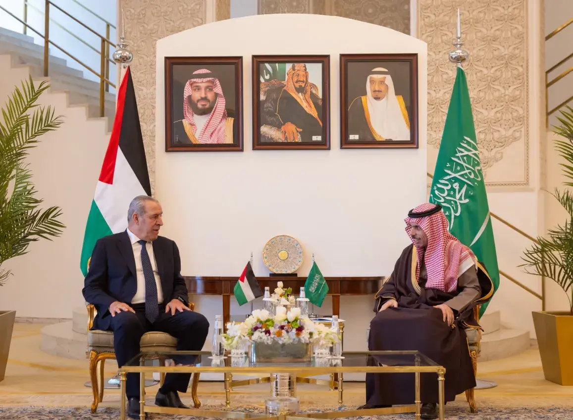 وزير الخارجية السعودي يبحث مع نائب رئيس فلسطين مستجدات الأوضاع في غزة والضفة
