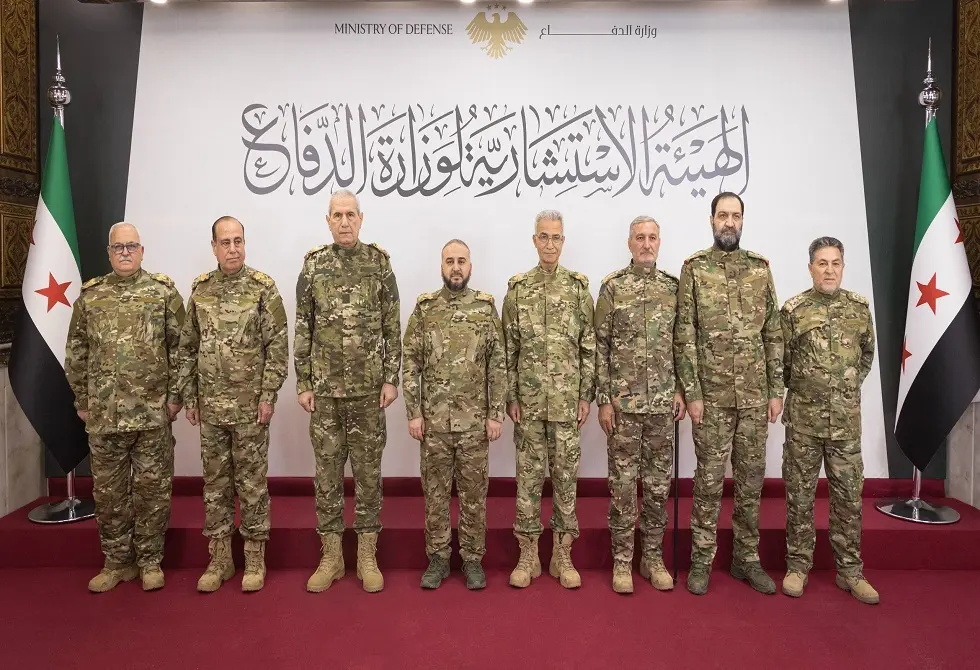 أول اجتماع للهيئة الاستشارية للدفاع السورية بمشاركة أبرز الضباط المنشقين عن النظام السابق (صور)