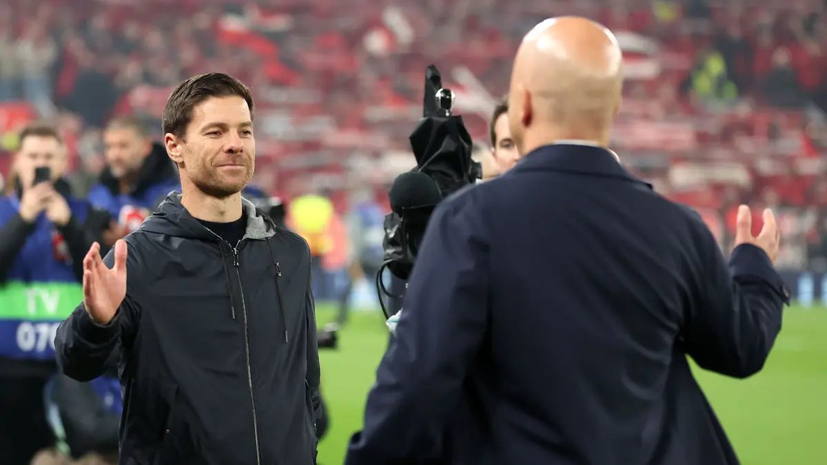 سلوت مستمر في منصبه.. وألونسو مدربا لليفربول!