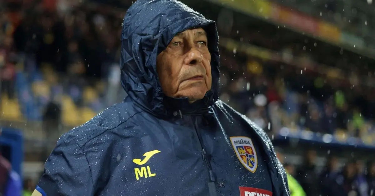 نقل لوشيسكو مدرب رومانيا للمستشفى بعد خسارة ملحق كأس العالم