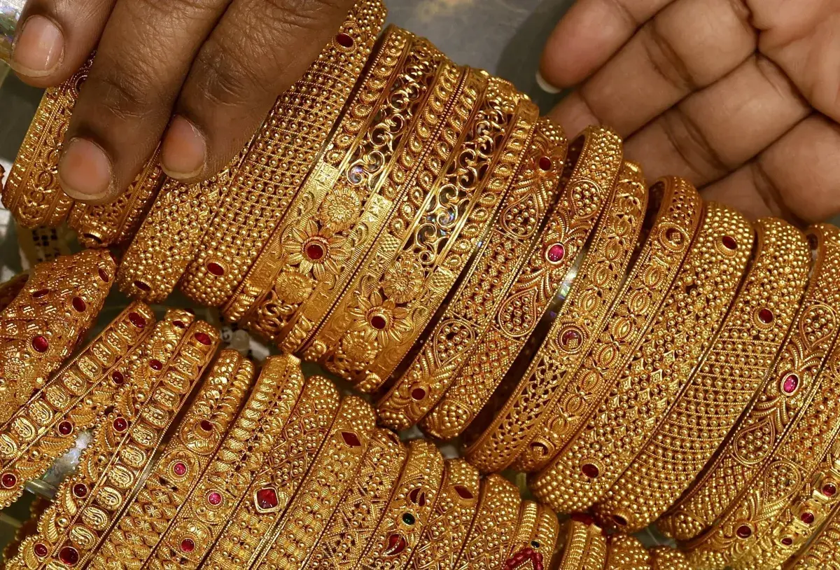 الذهب يسجل أكبر انخفاض شهري منذ 2008 نتيجة قوة الدولار وتضخم الطاقة