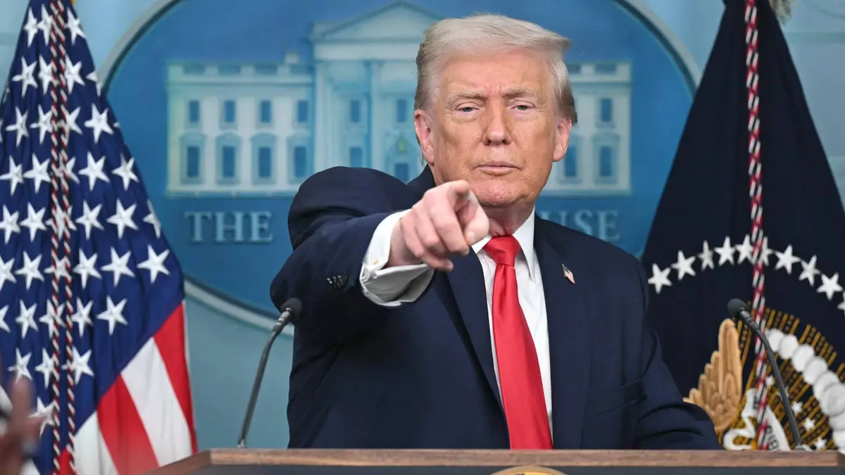 ترمب يلوح بغزو إيران.. خطة للاستيلاء على النفط واليورانيوم وتدمير 13 ألف هدف