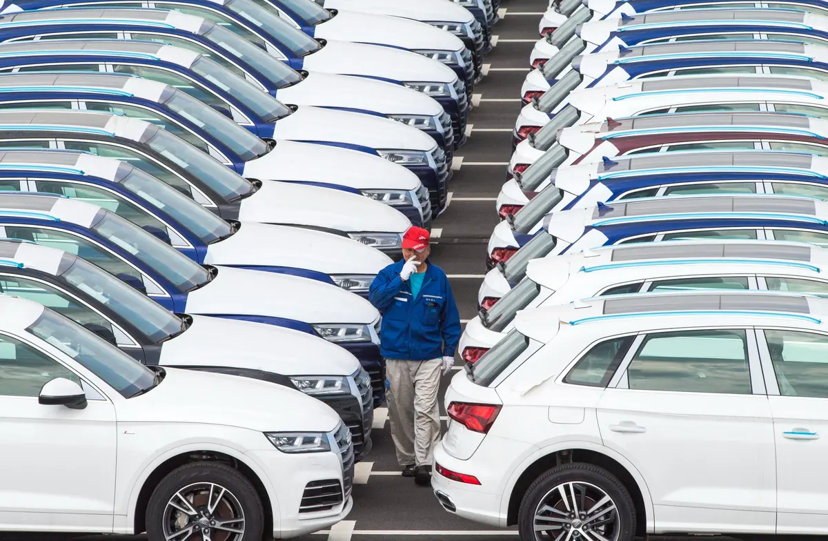 "رويترز": حرب إيران تهدد مبيعات شركات السيارات الفاخرة في دول الخليج - Economy Plus